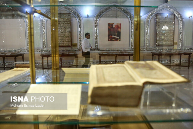 عکس تزئینی است رونمایی از نسخه خطی ۴۰۰ ساله مقتل " لهوف " در حرم مطهر رضوی