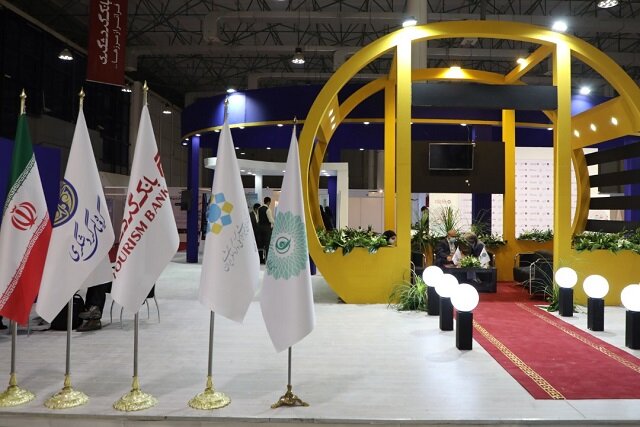 استقبال سرمایهگذاران و علاقهمندان از غرفه گروه مالی گردشگری و بانک گردشگری در نمایشگاه اینوکس استقبال سرمایهگذاران و علاقهمندان از غرفه گروه مالی گردشگری و بانک گردشگری در نمایشگاه اینوکس