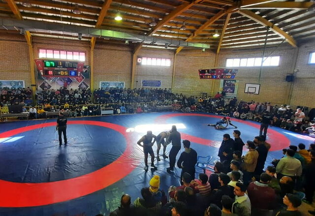عکس سالن مسابقات محل درگیری درگیری خونین در مسابقات کشتی اردبیل!