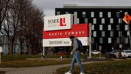 مخالفت دانشجویان دانشگاه کانادایی با بازگشت به آموزش حضوری