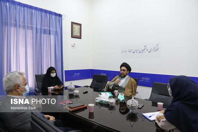 ما بایستی به دانشگاهها اعتماد کنیم