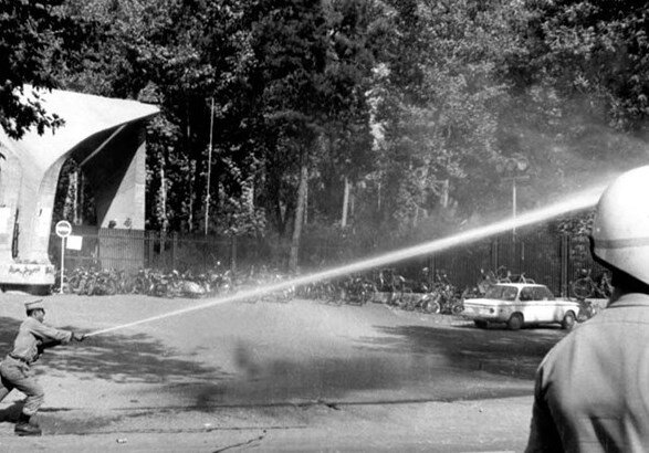 زهر چشم دردناک گارد سلطنتی از دانشجویان دانشکده فنی دانشگاه تهران