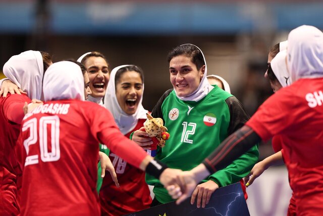 واکنش فدراسیون جهانی به عملکرد دختر دروازهبان ایران؛ لحظهای که دلمان به لرزه درآمد! واکنش فدراسیون جهانی به عملکرد دختر دروازهبان ایران؛ لحظهای که دلمان به لرزه درآمد!