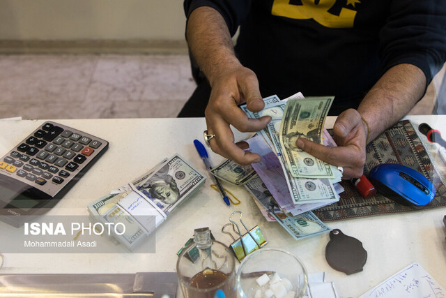 جزئیات فروش آنلاین ارز/ بازار ارز آرام میشود جزئیات فروش آنلاین ارز/ بازار ارز آرام میشود