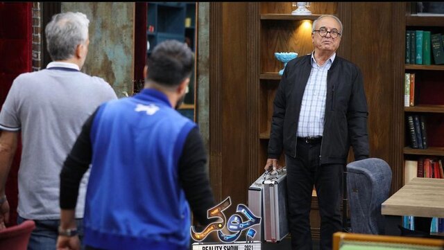 غلامرضا نیکخواه: چهره ام میطلبد در عین طنز جدی باشم