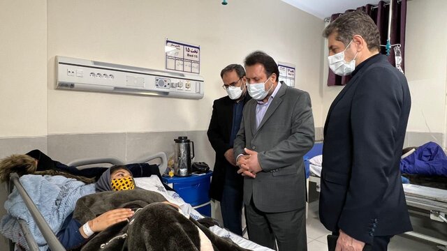 حضور نماینده وزیر آموزش و پرورش در کرمانشاه برای عیادت از مجروحان تصادف دانشآموزی حضور نماینده وزیر آموزش و پرورش در کرمانشاه برای عیادت از مجروحان تصادف دانشآموزی