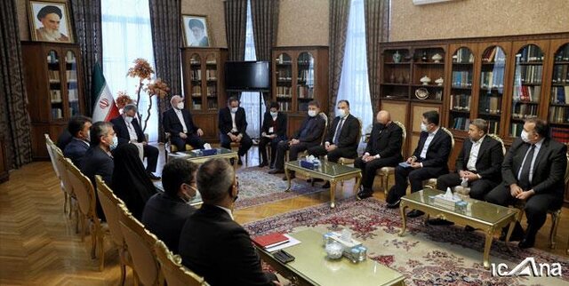 دیدار جمعی از سرمایهگذاران ومدیران عامل هلدینگهای بزرگ ترکیهای با رئیس مجلس دیدار جمعی از سرمایهگذاران ومدیران عامل هلدینگهای بزرگ ترکیهای با رئیس مجلس