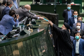 رئیس جمهور به منظور تقدیم لایحه بودجه سال ۱۴۰۱ کل کشور یکشنبه ۲۱ آذرماه در جلسه علنی مجلس شورای اسلامی حضور یافت.