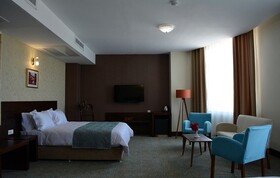 گردشگران در قزوین، به دنبال هتل ۵ ستاره نیستند