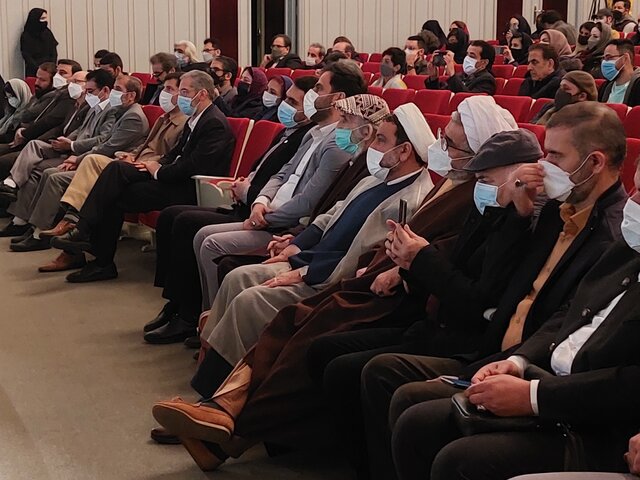 ما به هنرمندان تئاتر افتخار میکنیم ما به هنرمندان تئاتر افتخار میکنیم