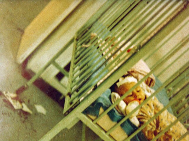 نوزادان بخش اطفال بیمارستان شهرضا مشهد ضربه چماقداران بر تختهای آهنی نوزادان بیمارستان شاهرضا