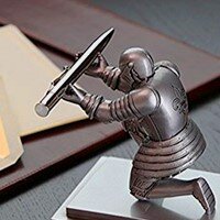 مجسمه تعظیم شوالیه هدیهای خلاقانه، خاص و ماندگار در ذهن!