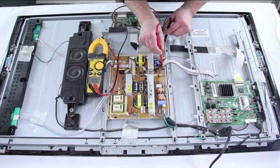 چگونه تلویزیونی که خودبخود خاموش و روشن می شود را تعمیر کنیم؟