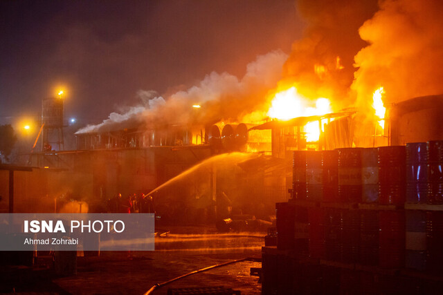 عکس تزئینی است جزئیات حریق در مجموعه ورزشی آبی در کرج/ آتش سوزی مصدومیت و تلفات جانی نداشت