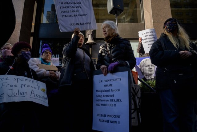 برادر آسانژ درباره جان او ابراز زندگی کرد