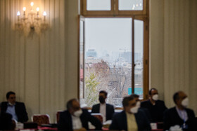 پنجمین روز گردهمایی سفرای ایران در کشورهای همسایه چهارشنبه ۲۴ آذر با حضور محمد مخبر، معاون اول رئیس جمهور و بهرام عین اللهی، وزیر بهداشت و حسین امیرعبداللهیان، وزیر امور خارجه در محل وزارت امور خارجه برگزار شد.