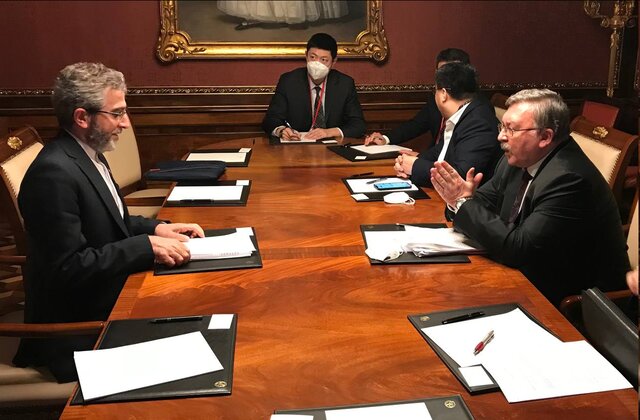 نشست سهجانبه روسای هیأتهای ایران، روسیه و چین در وین نشست سهجانبه روسای هیأتهای ایران، روسیه و چین در وین