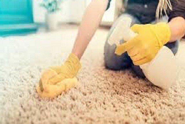 روش تمیزکردن انواع لکه از روی فرش