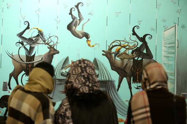 عکس تزیینی است می مانم و تلاش می کنم کشورم برای هنرمندان جای بهتری باشد