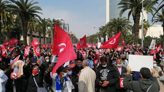 تظاهرات همزمان مخالفان و حامیان قیس سعید در تونس