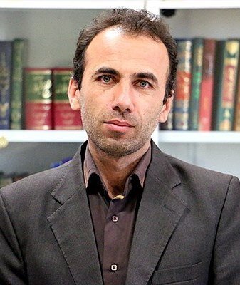 حسن یعقوبی شاعری که تنها درباره عشق سروده است