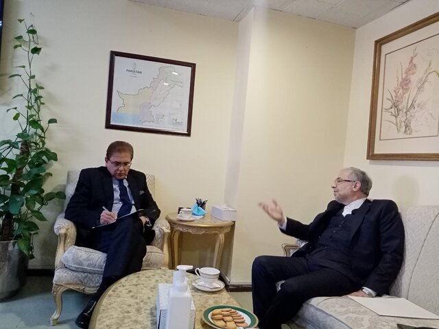 دیدار دستیار وزیر امور خارجه با نماینده ویژه پاکستان در امور افغانستان دیدار دستیار وزیر امور خارجه با نماینده ویژه پاکستان در امور افغانستان