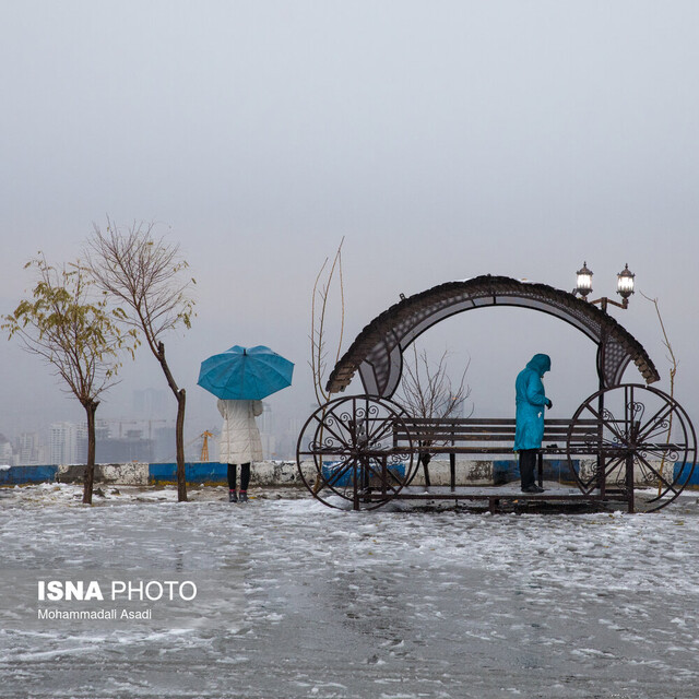 کاهش دمای تهران تا ۸ درجه/ بارش برف و باران 