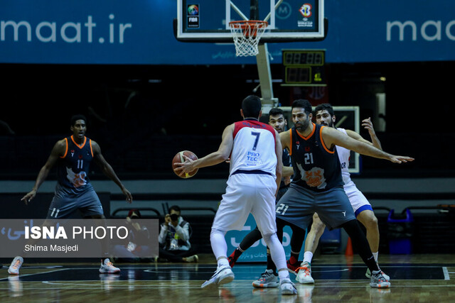 آغاز نیمه نهایی لیگ بسکتبال با دیداری حساس / مدعی مقابل مدافع!