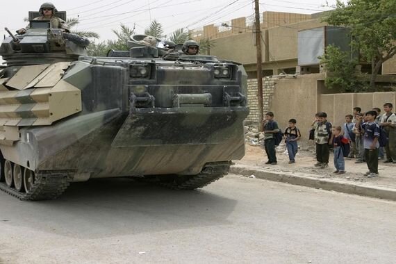 ارتش آمریکا خودروهای جنگی مورد استفاده در حمله به عراق را کنار گذاشت ارتش آمریکا خودروهای جنگی مورد استفاده در حمله به عراق را کنار گذاشت