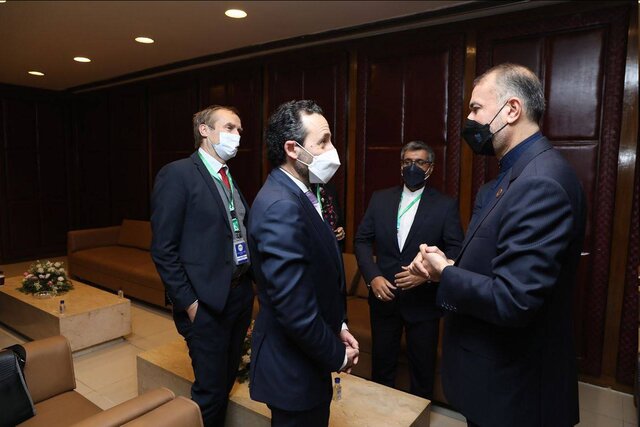 گزارش کمکرسانی به مردم افغانستان از سوی هیئت صلیب سرخ به امیرعبداللهیان گزارش کمکرسانی به مردم افغانستان از سوی هیئت صلیب سرخ به امیرعبداللهیان