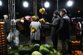 بازار در آستانه شب یلدا