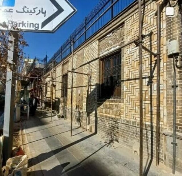 بدسلیقگی در مرمت دیوارهای «خانه مقدم»