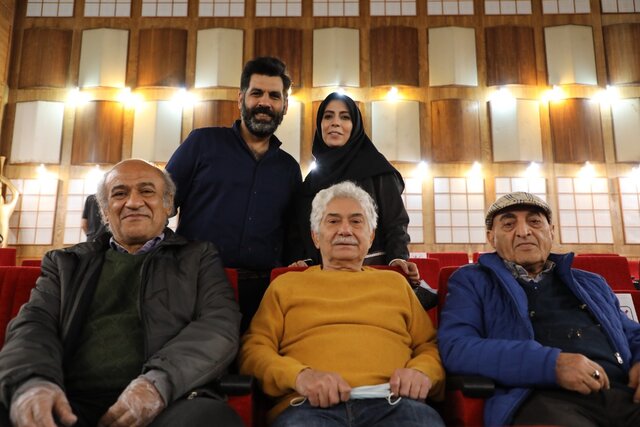 خارجیها راحت تر از ایرانی ها میخندند