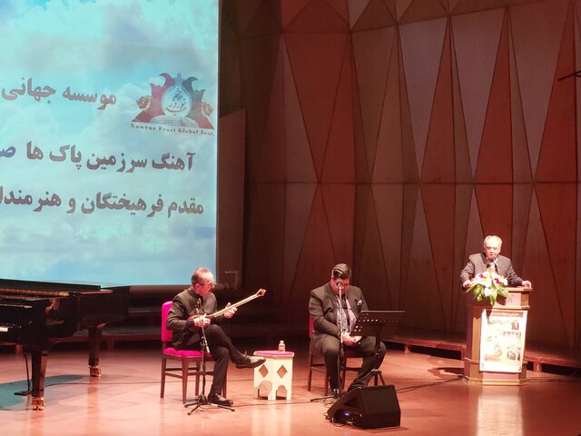 کامبیز روشن روان: نترسید و به خانه موسیقی انتقاد کنید