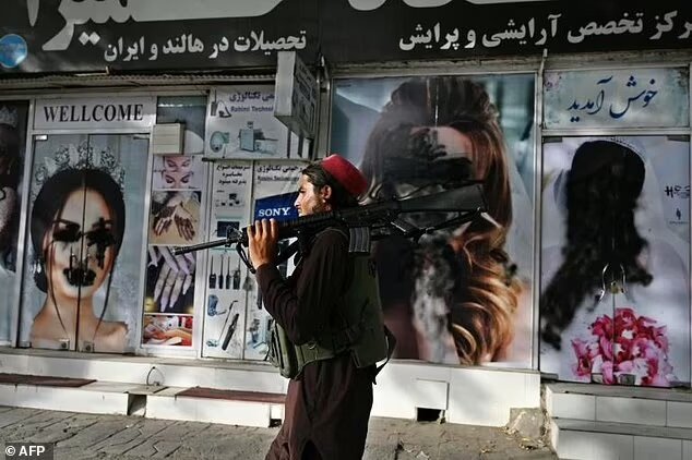 طالبان برای مسافرت تنهایی زنان سقف مسافت تعیین کرد طالبان برای مسافرت تنهایی زنان سقف مسافت تعیین کرد