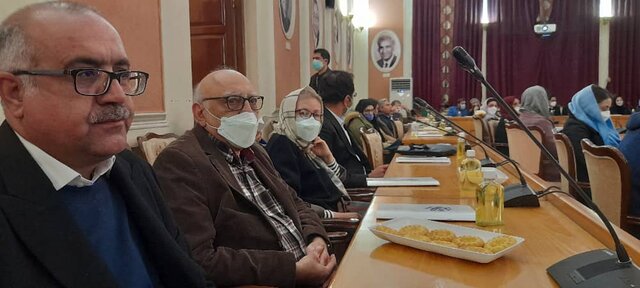 آغاز جایزه «آینهدارِ دوران» با تمجید از باستانی پاریزی