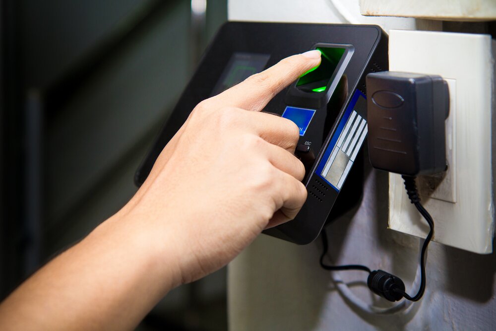 راهنمای خرید دستگاه حضور و غیاب از وبسایتهای معتبر