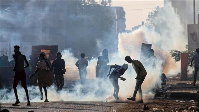 افزایش شمار مجروحان تظاهرات شنبه سودان به ۲۳۵ تن/ منشور ۱۳ بندی گروه‌های سیاسی برای حل بحران