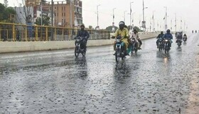 موج سرما در کراچیِ پاکستان با اولین باران زمستانی