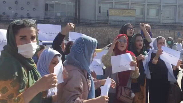 تیراندازی نیروهای طالبان به زنان معترض در کابل 