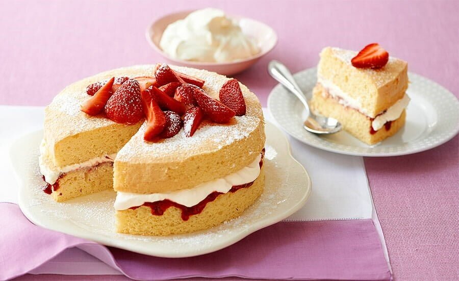 طرز تهیه کیک ساده و شکلاتی به همراه مواد لازم