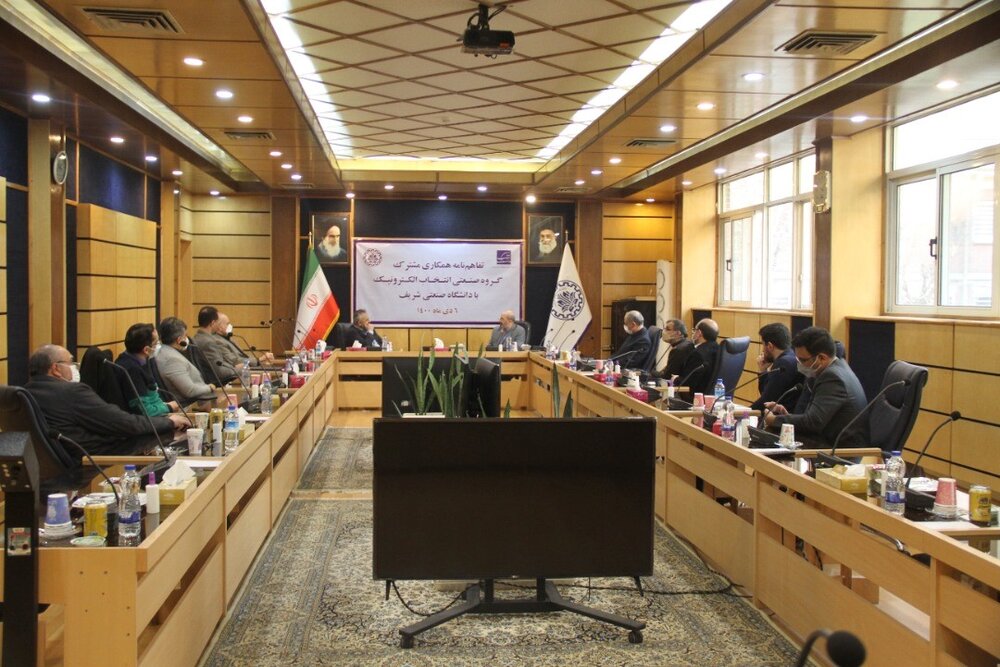 امضاء تفاهمنامه همکاری میان گروه صنعتی انتخاب و دانشگاه شریف