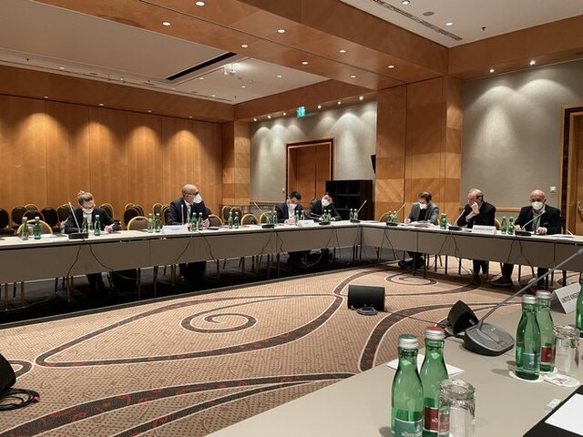 گزارش توییتری اولیانوف از دیدار هیاتهای ۱+۴ و آمریکا گزارش توییتری اولیانوف از دیدار هیاتهای ۱+۴ و آمریکا