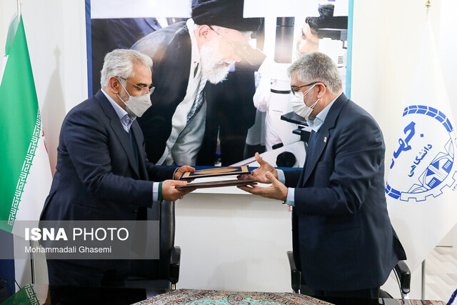 تفاهمنامه همکاری دانشگاه آزاد و جهاد دانشگاهی با هدف ایجاد سکوی ملی نشر دانش تفاهمنامه همکاری دانشگاه آزاد و جهاد دانشگاهی با هدف ایجاد سکوی ملی نشر دانش