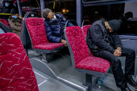 اتوبوس خط تجریش - راه آهن - ۴ دی ماه - ساعت ۴ بامداد - اتوبوس خواب ها در حد فاصله ابتدا و انتهای این خط فرصت دارند تا بخوابند.