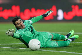 محمدرضا اخباری دروازبان تیم تراکتور