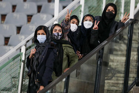 حضور تعدادی از خبرنگاران خانم در استادیوم آزادی