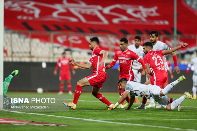 نماینده خانم در ورزشگاه آزادی/ گلمحمدی با ترابی خوشحالی کرد نماینده خانم در ورزشگاه آزادی/ گلمحمدی با ترابی خوشحالی کرد
