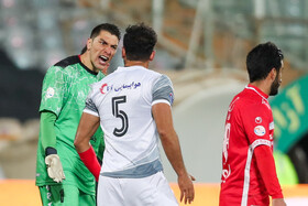 محمدرضا اخباری دروازبان تیم تراکتور