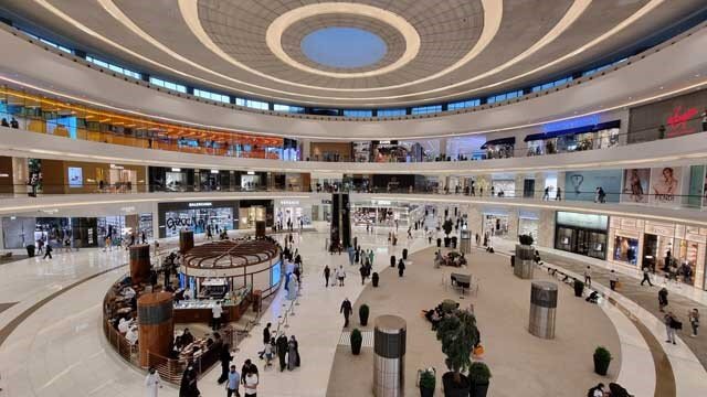 نمایی از داخل دبی مال